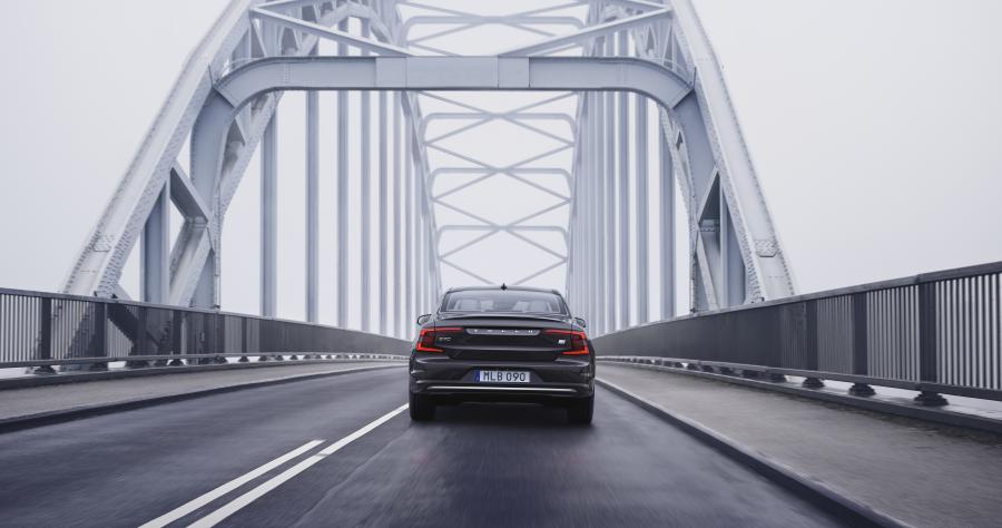  Volvo S90 T8 AWD Recharge Inscription 2020 года  (WW) (фото 5 из 12)